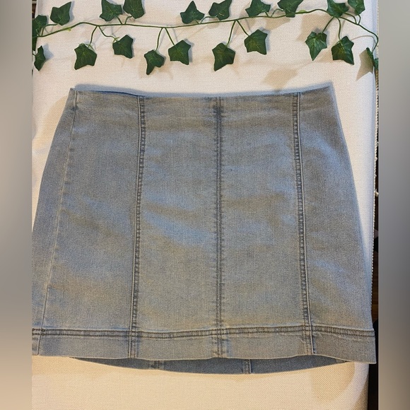 Denim Skirt | Size 12 | Cute, Comfy, Casual, Light Blue, Jean Skirt, Spring - Picture 4 of 6